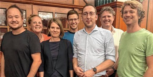 Der neue Vorstand der „Initiative Traunstein“: (von links) Tobias Naturski (Kassenprüfer), Susanne Deckert (Stadträtin, Wahlleitung), Sabine Garbarino (Kassenprüferin), Johann Wimmer (stellvertretender Vorsitzender) sowie Georg Osenstätter (Vorsitzender), Florian Fraunhofer (Kassier) und Dr. Rudi Deckert (Schriftführer).Foto Hobmaier