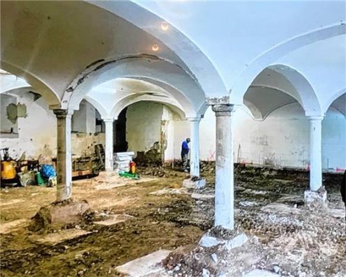 Der Sanierungsfall „Gewölbe“ im alten Flötzinger-Stadl in Rosenheim. Das Gebäude steht unter Denkmalschutz und somit führt dies zu einer „Zusatzqualifikation“ des Stadls. Fotos Dachs