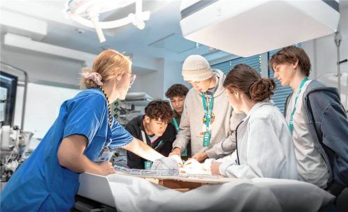 Der Schulprojekttag im Romed-Klinikum ist Teil der schulischen Berufsorientierung. Foto RoMed Kliniken