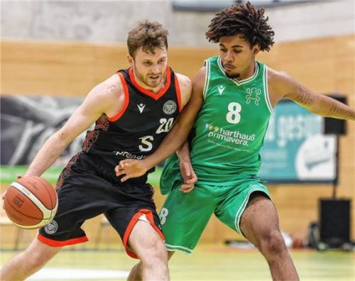 Der Traunsteiner Bartautas Linartas (links) gegen Münchens Raphael Kirschner.Foto Hans Weitz