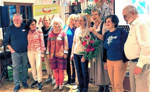 Der Vorstand des Vereins mit dem Organisationsteam der stimmungsvollen Feier. Foto RE