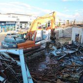 Bagger rollen für Flüchtlingsunterkunft an