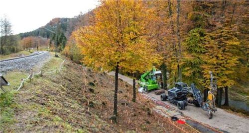 Die Arbeiten zur Stabilisierung des Hangs laufen.Foto schmuck