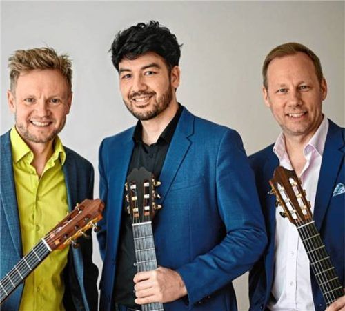 Die drei Gitarristen (von links) Dimitri Lavrentiev, Takeo Sato und Klaus Wladar. Foto SATC
