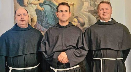 Die drei „Neuen“: (von links) Pfarrvikar Ciprian Ban, Pfarradministrator Vasile Dior und Kaplan Mihael Perca. Foto böck