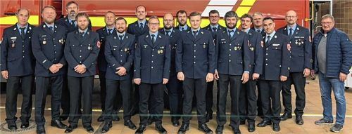 Die erfolgreichen Feuerwehrler nach der erfolgreichen Prüfung.Foto Feuerwehr