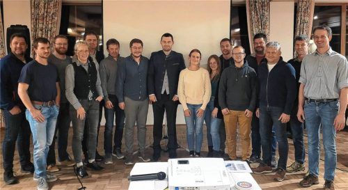 Die Gemeinderatskandidaten der WG Babensham mit dem Bürgermeisterkandidaten Martin Kubiczek (Mitte). Foto Weithofer