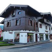 Dachanhebung und Holzgarage genehmigt