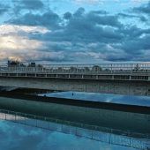 <p>Die geplante Stahlbrücke kann auf den vorhandenen Brückenköpfen aufliegen, sodass die Zufahrten nicht verändert werden müssen. Bauartbedingt muss sie nicht durch einen Betonbalken von unten abgestützt werden.Foto becker</p>