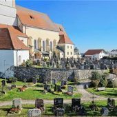 Kirchenverwaltung hebt Grabgebühren an