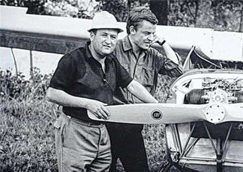 Die große Leidenschaft Kurt Kiesels (links) war die Sportfliegerei. Auch wenn er beruflich unterwegs war, nutzte er sein Sportflugzeug als Transportmittel. Foto privat