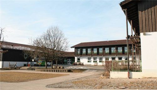 Die Innentüren an der Fritz-Schäffer-Schule werden saniert. Foto stache