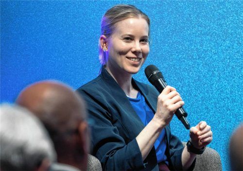 Die Journalistin und Autorin Julia Ruhs spricht bei einer Diskussionsveranstaltung „Debatte erwünscht? Meinungsvielfalt und Medienkultur - Ein Abend mit Julia Ruhs“. Foto dpa