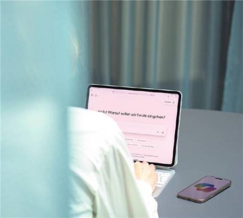 Die KI kann ein guter Verkäufer sein: Oft schadet es nicht, sich beim Verfassen eines Anschreibens etwas coachen zu lassen. Foto NICO TAPIA/DPA-TMN