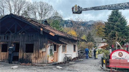 Die Kriminalpolizei hat die Ermittlungen am Bergbauernladen übernommen. Foto Kirchner