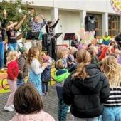 Schüler feiern buntes Herbstfest