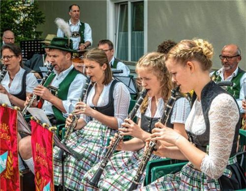 Die Musikkapelle Bad Endorf sorgt unter anderem für musikalische Unterhaltung.Fotos  Bad Endorf/nit