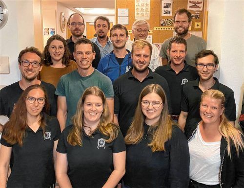 Die neu gewählte Vorstandschaft der SG Oberornau: (von links/oben) 1. Schriftführer Florian Schwarzenböck, Kassenprüfer Bernhard Ried, 1. Sportleiter Martin Westermaier, Zeugwart Klaus Musielik, 2. Sportleiter Dominik Hofer. Mitte: 3. Jugendleiter Daniel Mühldorfer, 2. Schriftführerin Magdalena Friesinger, 1. Schützenmeister Peter Friesinger, 2. Schützenmeister Korbinian Eberl, 1. Kassier Andreas Hofer, 2. Jugendleiter Erwin Musielik sowie (untere Reihe) 1. Jugendleiterin Monika Musielik, 2. Kassier Annemarie Deißenböck, Damenleiterin Miriam Eberl und 3. Schützenmeisterin Ulrike Jungwirth. Foto sutherland