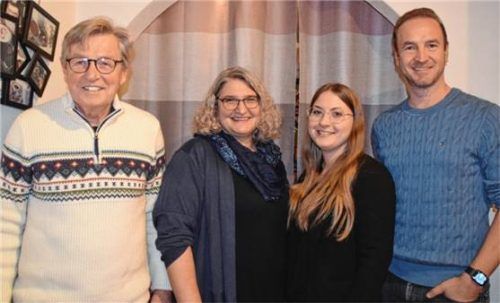 Die neu gewählte Vorstandschaft mit (von links) Zweitem Kassier Anton Hofer, Vorsitzender Sylvia Kiesenbauer, stellvertretender Vorsitzender Sophie Prinz und Kassier René Stadler.Foto wagner