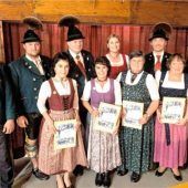 „Almarausch“ ehrt treue Mitglieder