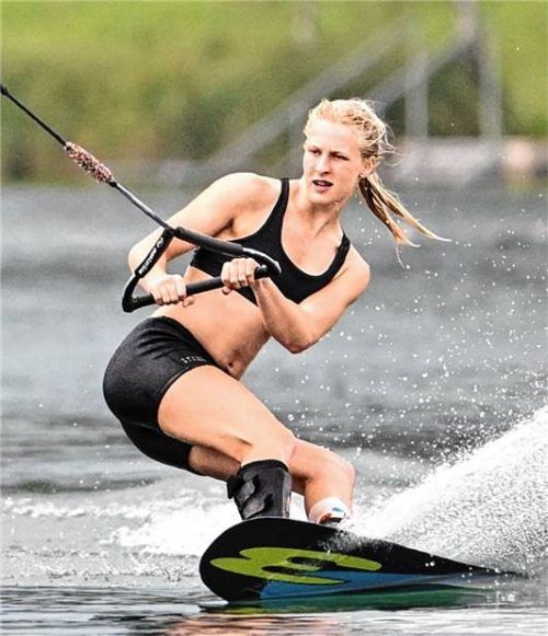 Die Österreicherin Alina Bühl holte eine Goldmedaille im Trickski.Foto re