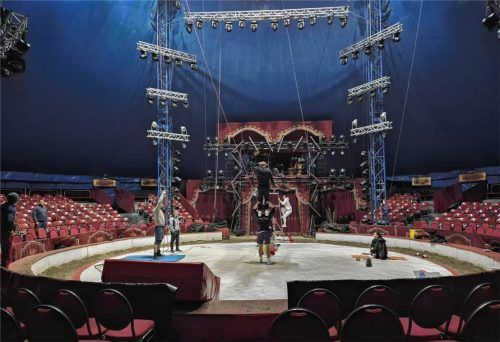 Die Schleuderbrettgruppe trainiert auch abseits der Vorstellungen. Foto Aberle