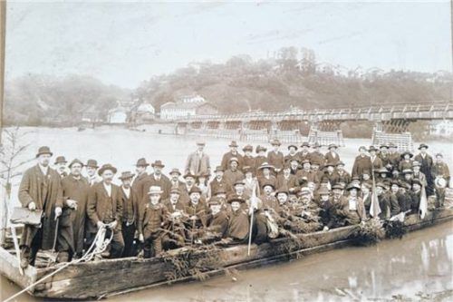 Die St.-Nikolai-Bruderschaft auf einem historischen Bild. Foto Stadtarchiv