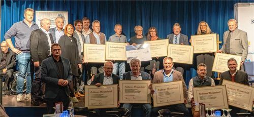 Die stolzen Besitzer des Goldenen Meisterbriefs.Foto kreiha
