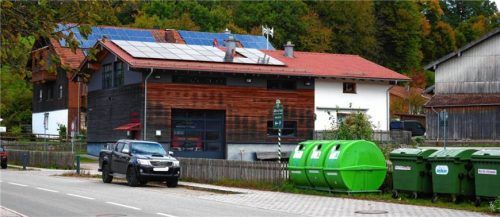 Die Suche geht weiter: Einen Mobilfunkmast auf dem Dach des Feuerwehrhauses in Unterlaus sieht der Gemeinderat skeptisch. Foto Merk