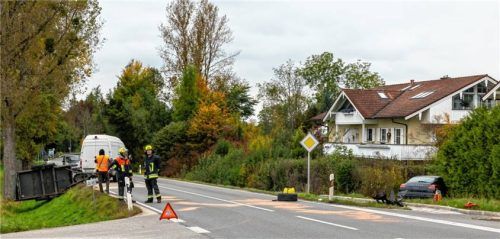 Die Unfallstelle am Fuße der Isinger Anhöhe. Hier treffen sich die Straßen T-förmig.