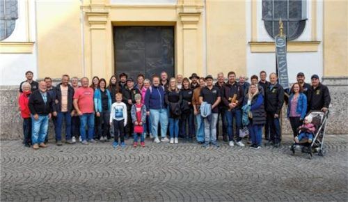 Die Wallfahrer vor der Magdalena-Kirche. Foto angermeier