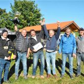 Mannschaft „Sterrbau“ nimmt den Pokal mit nach Hause