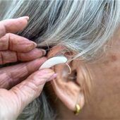 Hilfe bei Altersschwerhörigkeit