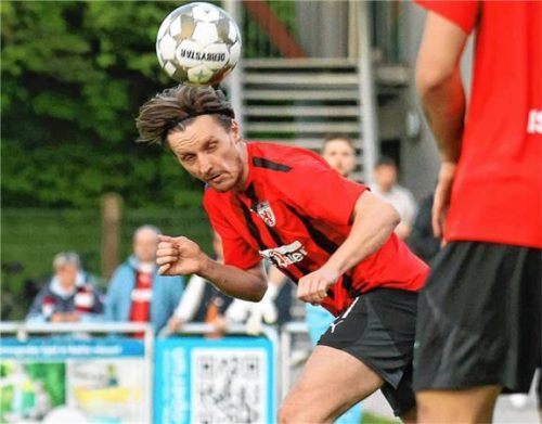 Ein Kopfball von Johannes Lindner landete im Tor, der Treffer wurde aber nicht anerkannt.Foto mb.presse – Butzhammer