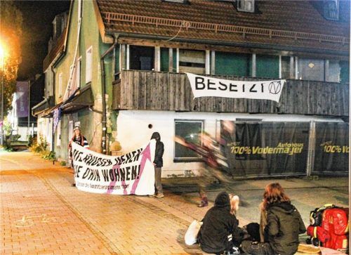 Eine Gruppe von Aktivisten hat am vergangenen Dienstagabend ein Haus an der Innstraße besetzt, dabei soll auch Pyrotechnik eingesetzt worden sein. Am Tag danach ist von der nächtlichen Aktion nicht mehr viel zu erkennen. Fotos Reisner/Engel