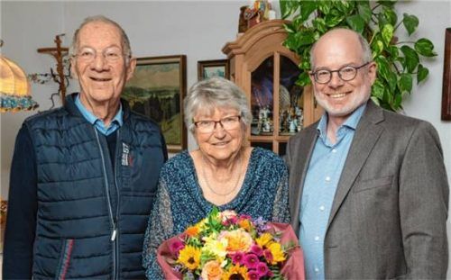 „Eine gute Streitkultur pflegen“: Alfred und Margit Abel mit Zweitem Bürgermeister Michael Anner (rechts). Foto berger
