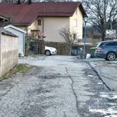Schlaglochpiste in Thambach