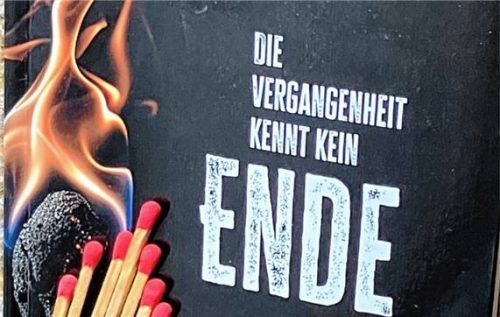 Es brennt in Wolfgang Schweigers Kriminalroman – auch symbolisch. Foto janoschka