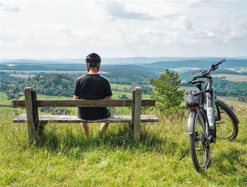 Fahrradtouren per E-Bike (Symbolfoto) erfreuen sich auch in der Region großer Beliebtheit. Foto Imago/Chromorange