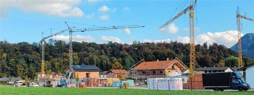 Fleißig gebaut wird derzeit im Baugebiet Kammerlanderweg.Foto Stuffer-Chunphetch