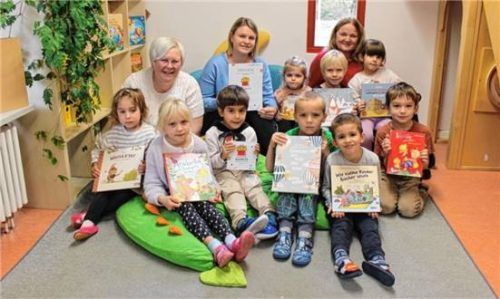 Freuen sich über die Auszeichnung: (von links) Einrichtungsleiterin Cornelia Reichthalhammer, Theresa Brummer und Dagmar Burger. Foto huckemeyer