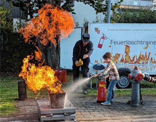 Früh übt sich, wer ein Löschmeister werden will.Fotos  Dalhoff