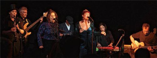 Für schöne Stimmung sorgte „Banda Frizzante“ aus Traunstein bei der „Offenen Bühne“ in Zahn am Bach. Foto  Grill.