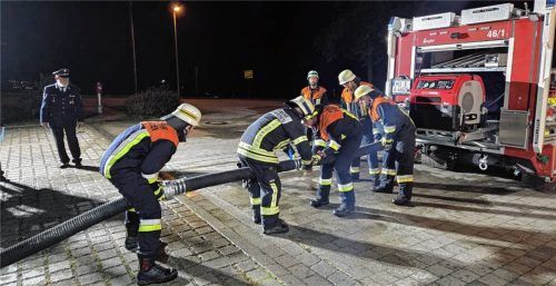 Gefragt waren verschiedene feuerwehrtechnische Aufgaben beim LAZ Wasser. Foto stettner