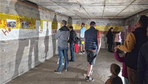 Groß war das Interesse der Bürger an dem Industriedenkmal und dem Bunker neben dem Pfarrheim. Foto Stettner