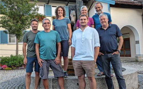 Gründungsmitglieder von „Wössen mitnand“: (von links) Helmut Bachmann, Harald Beyer, Daniela Walter, Tobias Maier, Silke Naumann sowie Dr. Jürgen Menge und Thomas Ager. Foto re