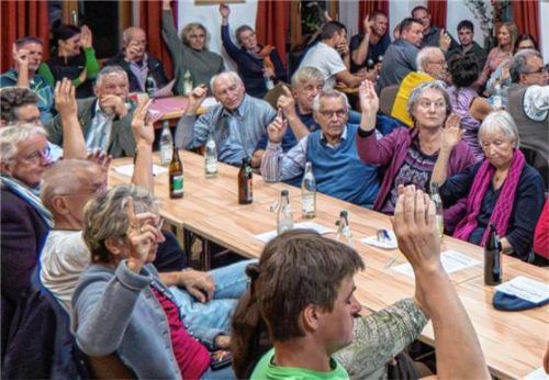 Gut besucht war die Aufstellungsversammlung der Oberwössner Wählergruppe (OWG), in der sich die überparteiliche Wählergruppe auch klare Ziele für die Kommunalwahl im kommenden Jahr steckte.Foto fLUG