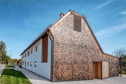 Historische Schönheit: das neu gestaltete Mesnerhaus. Foto Bezirk Oberbayern/Michael Heinrich