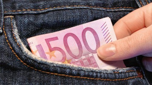 In die eigene Tasche gewirtschaftet? Eine 65-jährige Hausverwalterin soll in rund 80 Fällen das Geld ihrer Kunden unter anderem für eigene Bedürfnisse verwendet haben. Foto Imago/Panthermedia