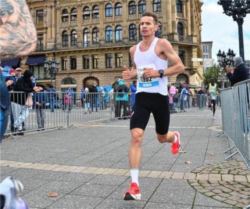Jakob Lange war mit einer persönlichen Bestzeit beim Frankfurt-Marathon viertbester Deutscher.Foto re